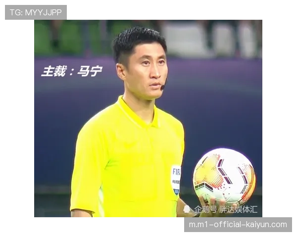 马宁除夕夜执法西亚强强对话 向努涅斯出示黄牌展现铁哨风格
